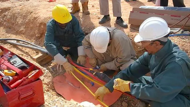 كشف اعطال الكابلات بالقطيف